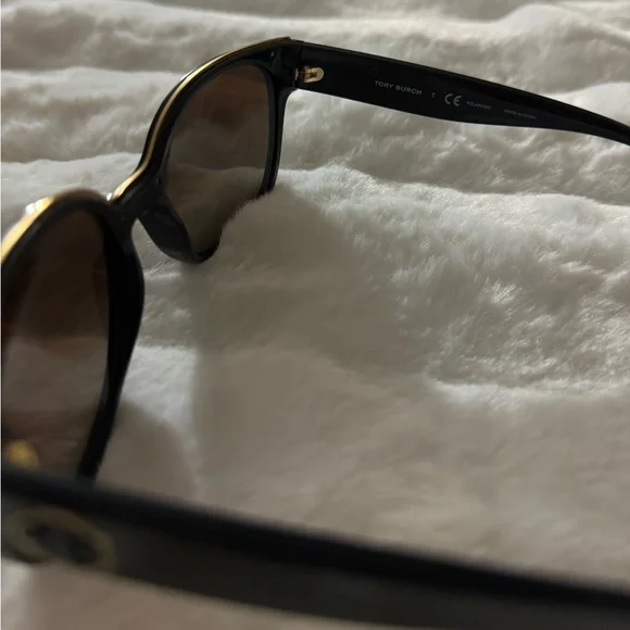 NWOT Tory Burch TY9042 Black with Gold Trim Sunglasses - Picture 6 of 7